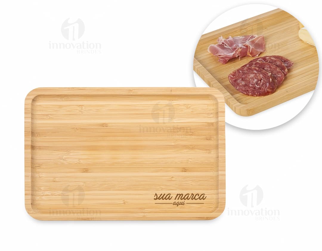 Petisqueira de bambu 30 x 20, perfeita para servir seus petiscos de forma tradicional e saudável. Feita em bambu, traz frescor e elegância para sua mesa. Ideal para manter seus alimentos organizados e frescos. Adquira já a sua!