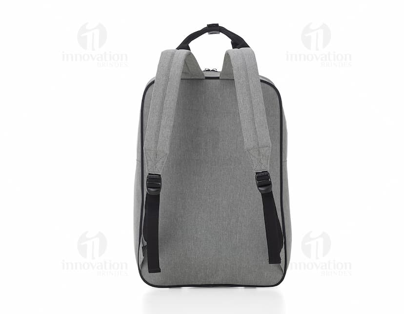 Mochila para notebook de couro moderna e elegante. Perfeita para sua viagem ou trabalho. Com alça de mão e alças ajustáveis. Design sofisticado e prático. Ideal para manter seu equipamento protegido. Compre já a sua!