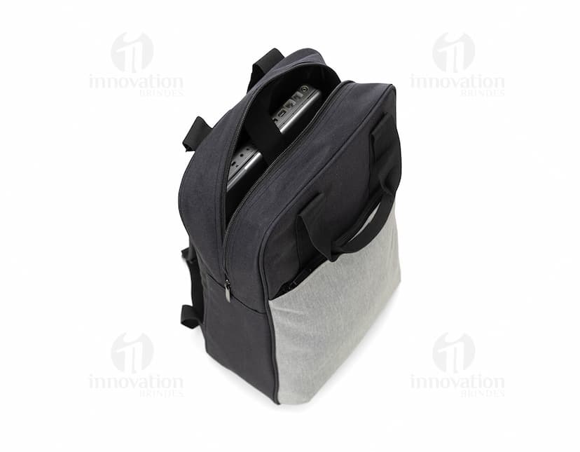Mochila para notebook moderna e funcional, perfeita para viagens ou trabalho. Feita em couro de alta qualidade, com alças confortáveis e design prático. Ideal para quem busca praticidade e estilo no dia a dia. Garanta já a sua!