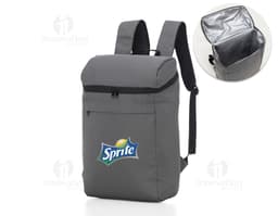 Mochila térmica de poliéster 7L em uma imagem que destaca o design moderno e elegante do produto na cor preta e marrom. A