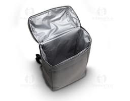 Mochila térmica de poliéster 7L em uma imagem que destaca o design moderno e elegante do produto na cor preta e marrom. A
