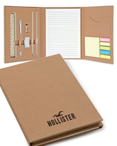 Bloco de notas de bambu de 15cm com caneta, em um design vintange e retrô. Feito de material isolante e construção de papel, ideal para escritório, escola ou uso em casa. Possui espaço vazio para escrever notas e mensagens, com um visual moderno e elegante. O kit inclui um bloco de notas, caneta e thumbtack preto. Cores predominantes são o marrom e o amarelo, com detalhes em preto, combinando perfeitamente com a decoração de qualquer ambiente. Perfeito para organização e planejamento, além de ser um ótimo item de papelaria.