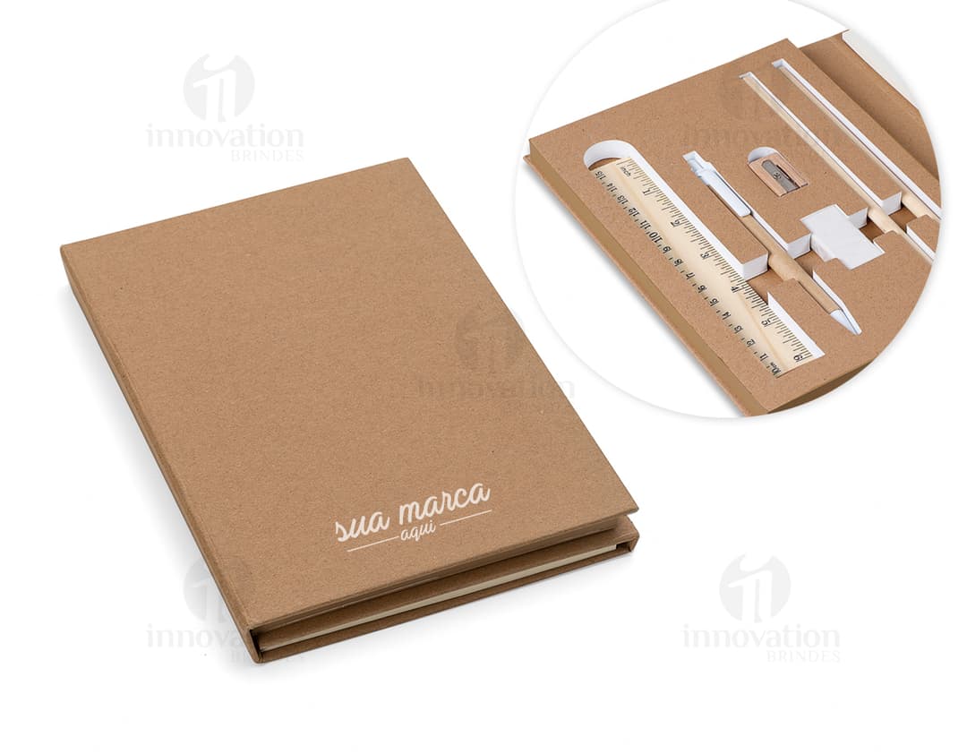 Bloco de notas de bambu de 15cm com caneta, em um design vintange e retrô. Feito de material isolante e construção de papel