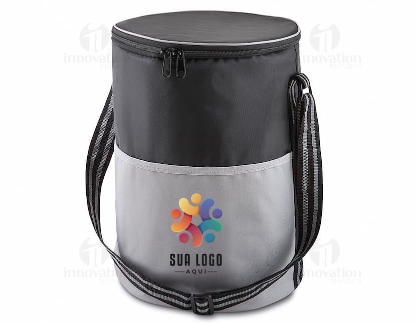 Bolsa Térmica Isolada em Couro para Armazenar seus Alimentos com Estilo. Perfeita para Transportar seus Itens com Elegância e Praticidade. Ideal para Uso Diário ou em Viagens. Adquira a Sua Agora!