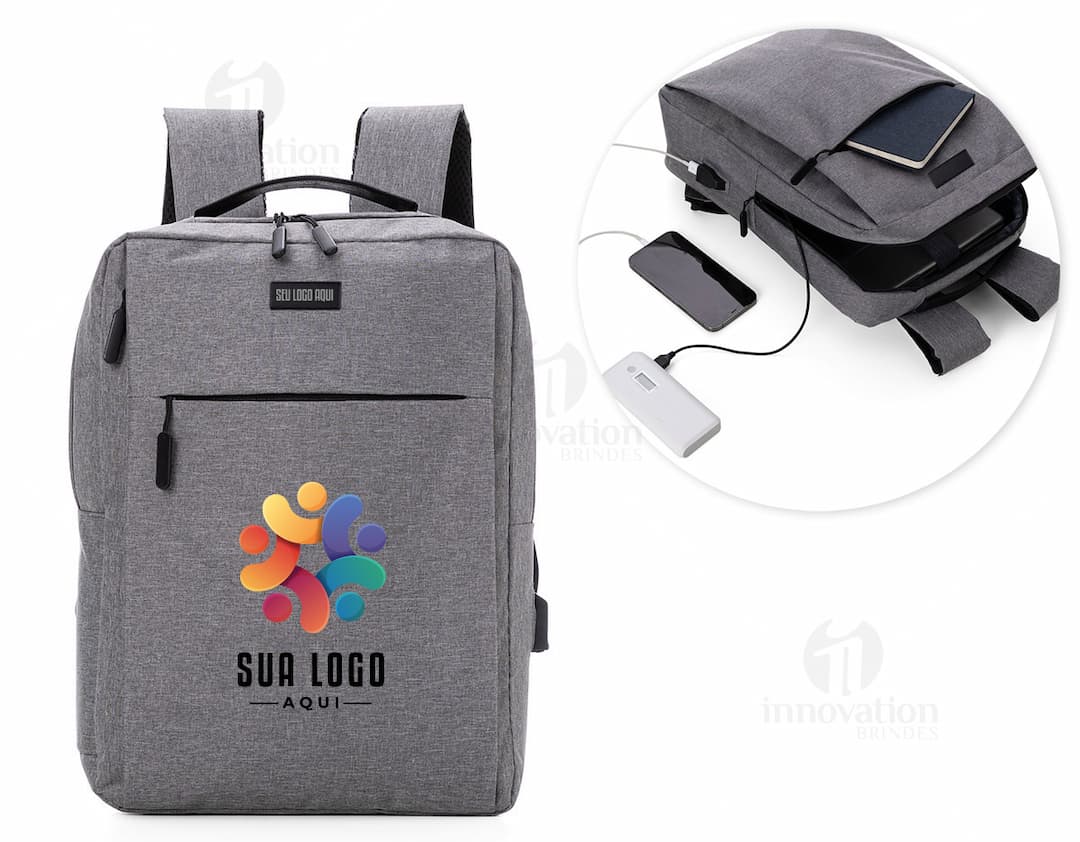 Mochila para notebook de couro moderna e elegante, perfeita para viagens a negócios ou passeios. Com design contemporâneo, esta bolsa é prática e espaçosa para transportar seu equipamento com segurança. Ideal para quem busca estilo e funcionalidade. Adquira já a sua!