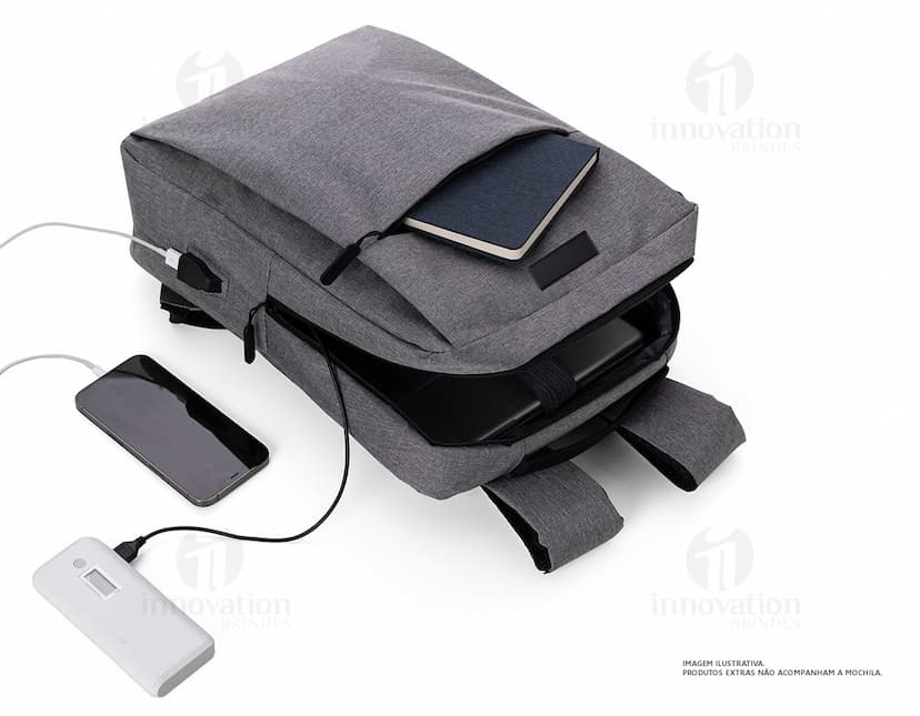 Mochila para notebook em couro moderna e elegante, ideal para viagens de negócios ou passeios. Com design contemporâneo, amplo espaço interno e alças confortáveis, é o acessório perfeito para o dia a dia. Garanta já a sua!