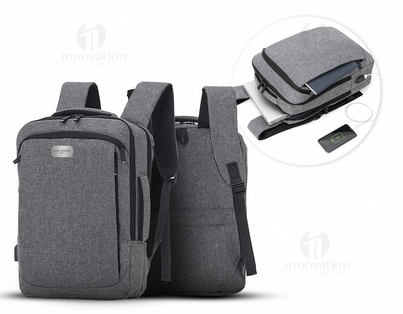 Mochila pasta de couro moderna e elegante, perfeita para viagens de negócios. Fabricada com material de alta qualidade, possui zíper, alça e compartimentos espaçosos para seus equipamentos. Uma combinação perfeita entre estilo clássico e tecnologia contemporânea. Leve e prática, essa mochila pasta é o acessório ideal para profissionais exigentes. Aproveite a praticidade e o estilo que só a nossa mochila pasta pode oferecer. Compre já e esteja pronto para sua próxima jornada de negócios!