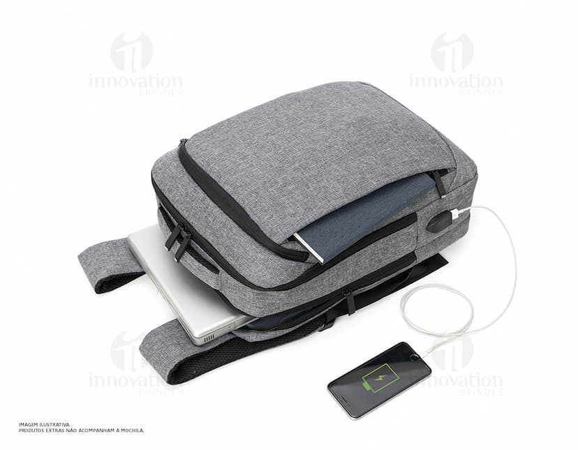 Mochila pasta de couro moderna e elegante para viagens de negócios. Com design contemporâneo, alças resistentes e fecho em zíper, é o acessório perfeito para o profissional moderno. Feita em couro de alta qualidade, é espaçosa e prática para transportar seus equipamentos com estilo. Ideal para viagens a trabalho ou reuniões importantes. Adquira já a sua mochila pasta e esteja sempre preparado para o sucesso!