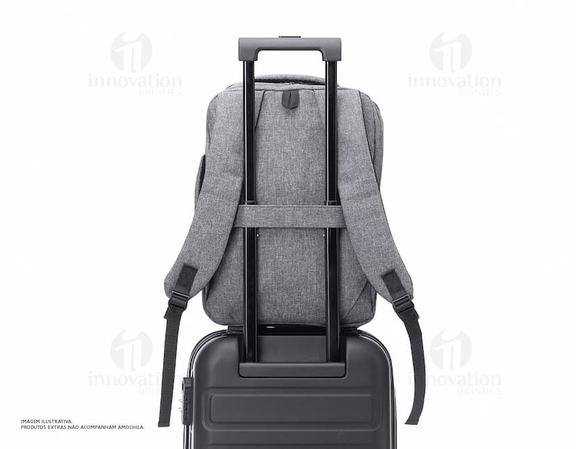 Mochila Pasta de Couro Moderna e Prática para Negócios e Viagens. Com design contemporâneo e tecnologia de ponta, este acessório elegante e versátil é perfeito para quem busca estilo e praticidade. Feita em couro de alta qualidade, possui compartimentos espaçosos para guardar seus equipamentos eletrônicos com segurança. Ideal para o dia a dia no escritório ou para suas viagens a trabalho. Garanta já a sua e esteja sempre pronto para o sucesso!