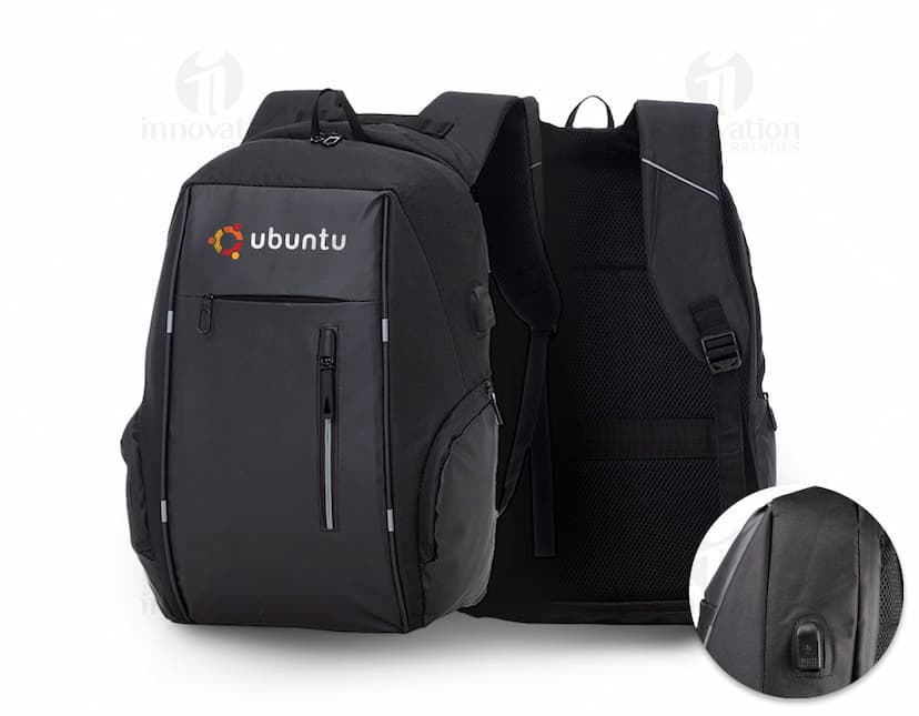 Mochila para notebook em couro, perfeita para viagens de negócios. Modelo contemporâneo com alça retrô e zíper moderno. Ideal para guardar seus equipamentos eletrônicos com segurança. Adquira já a sua!