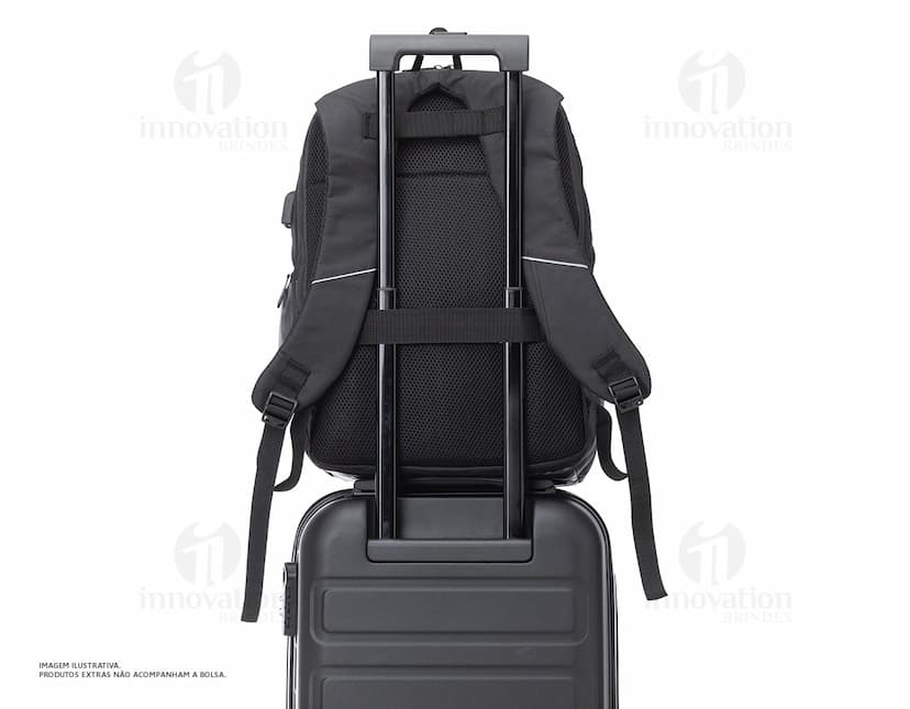 Mochila para notebook de couro com design contemporâneo e alça retro. Perfeita para viagens de negócios ou para o dia a dia. Compartimento espaçoso, zíper resistente e alça confortável. Mantenha seus eletrônicos seguros e estilizados. Ideal para quem busca praticidade e estilo. Compre já a sua!