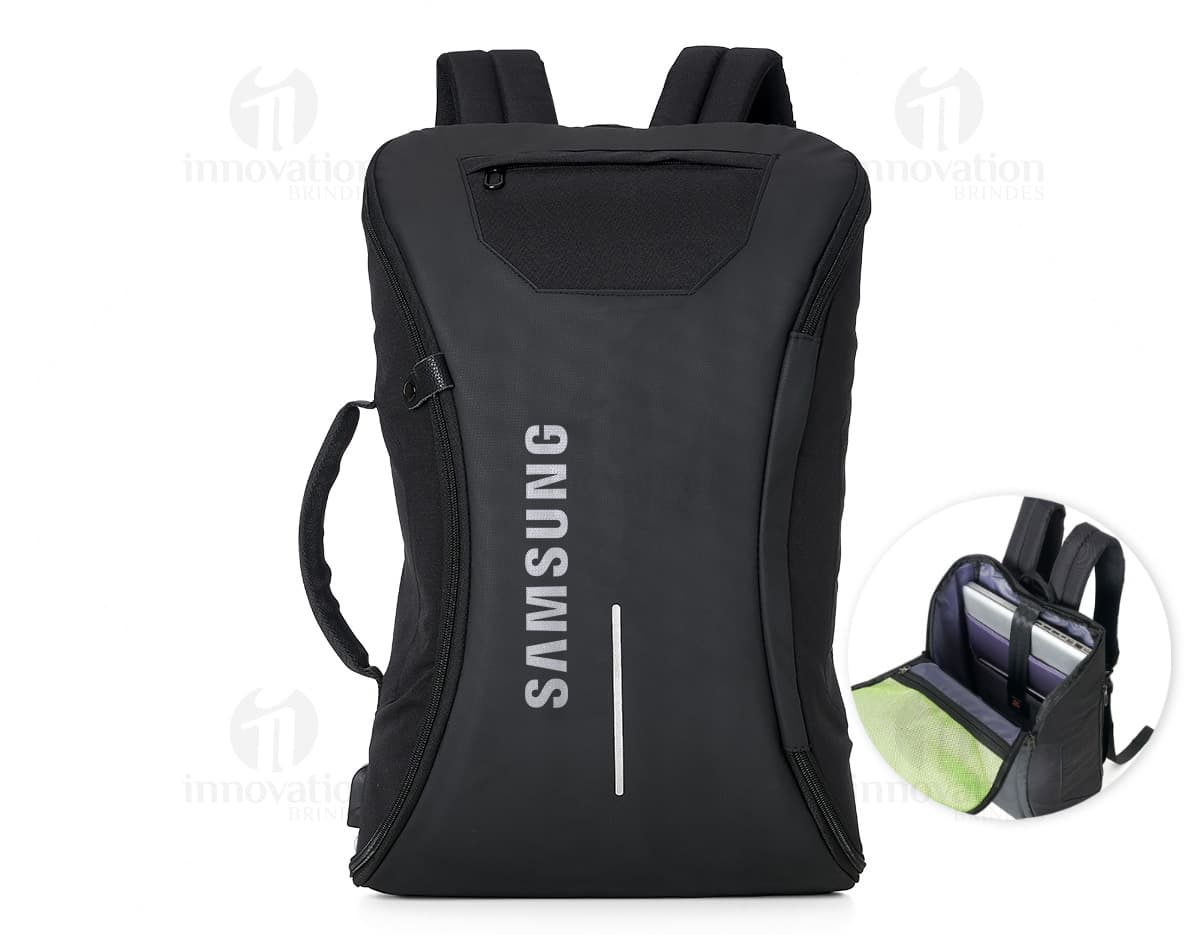 Mochila preta de 17 polegadas feita de poliéster, ideal para notebook. O acessório de couro sintético é elegante e atemporal, perfeito para uso casual ou profissional. Ideal para compras, viagens ou para uso diário.