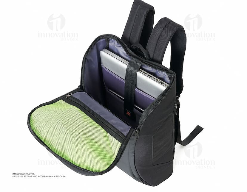 Mochila preta de 17 polegadas feita de poliéster, ideal para notebook. O acessório de couro sintético é elegante e atemporal, perfeito para uso casual ou profissional. Ideal para compras, viagens ou para uso diário.