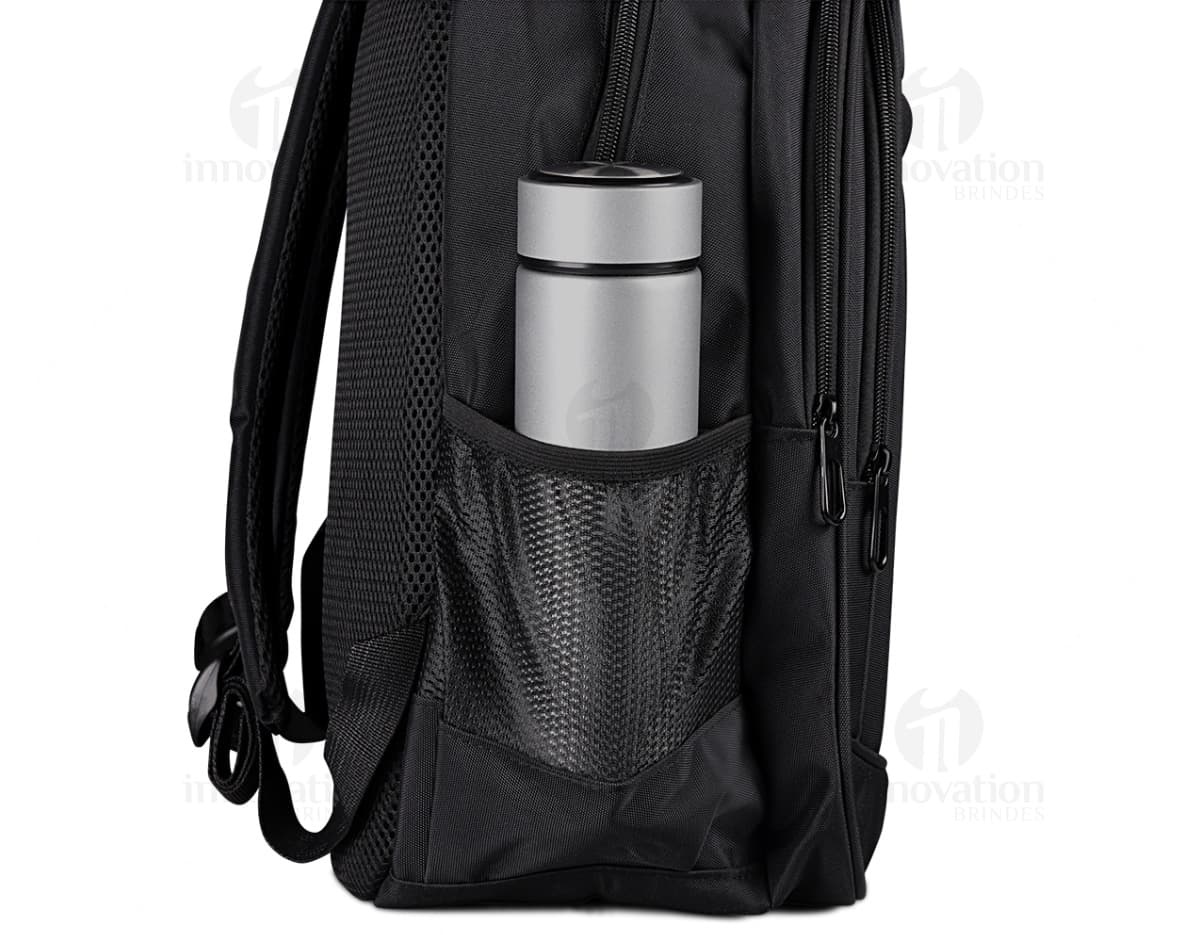 Mochila notebook 18" compartimento de couro preto para viagens com alças e zíper.