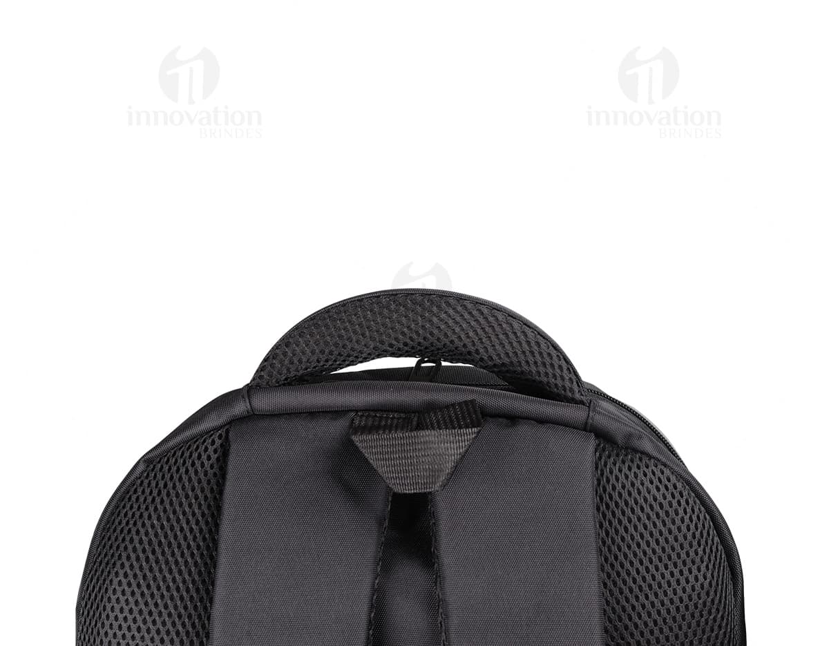 Mochila notebook 18" compartimento de couro preto para viagens com alças e zíper.