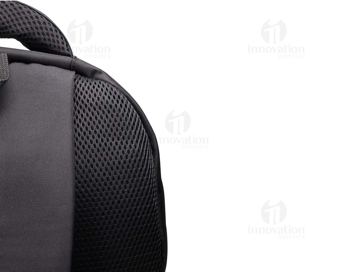 Mochila notebook 18" compartimento de couro preto para viagens com alças e zíper.