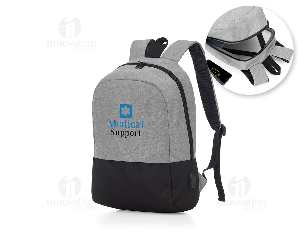 Mochila para notebook de couro moderna e espaçosa, ideal para viagens e uso diário. Com alça ajustável, design casual e material resistente. Proteja seu equipamento com estilo!