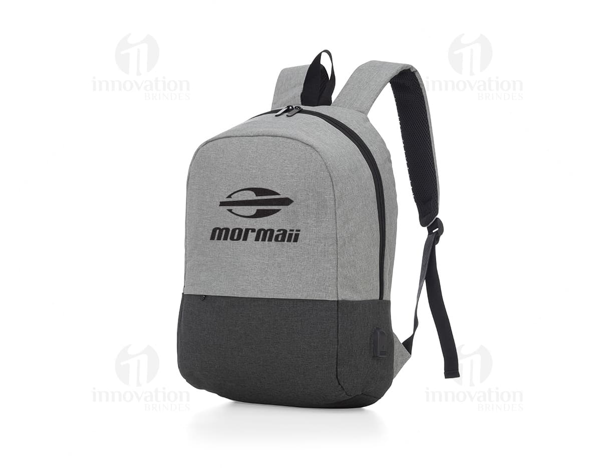 Mochila para notebook em couro moderna e prática, ideal para viagens de negócios ou passeios. Com alças confortáveis e compartimentos seguros para seu equipamento. Seu estilo casual e elegante é perfeito para quem busca praticidade com muito estilo. Garanta já a sua!