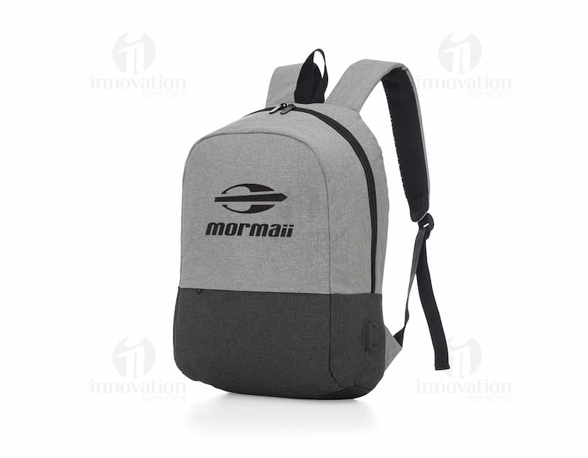 Mochila para notebook em couro moderna e prática, ideal para viagens de negócios ou passeios. Com alças confortáveis e compartimentos seguros para seu equipamento. Seu estilo casual e elegante é perfeito para quem busca praticidade com muito estilo. Garanta já a sua!