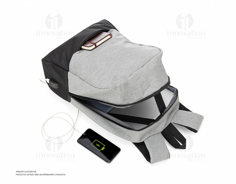 Mochila para notebook moderna e versátil, perfeita para viagens e uso casual. Feita em couro sintético de alta qualidade, possui alças ajustáveis e compartimento acolchoado para o seu laptop. Prática e elegante, garanta já a sua!
#Mochila #Notebook #Viagem #Moderna #Acessório #Fashion