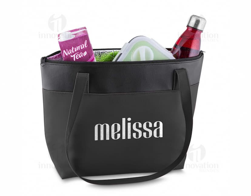 Bolsa Térmica Moderna em Couro para Manter seus Alimentos Frescos por Mais Tempo. Perfeita para Passeios, Viagens, Trabalho e Lazer. Design Elegante e Prático. Mantenha sua Comida na Temperatura Ideal onde Quer que Vá. Compre Já!
