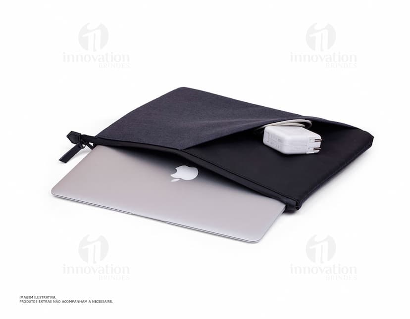 Pasta notebook de alta qualidade em poliéster, com design moderno em metal prateado, ideal para armazenar documentos, notas e equipamentos eletrônicos. A pasta possui espaço interno para guardar um notebook, drive externo, documentos e dinheiro, além de contar com compartimentos para caneta, mouse e outros acessórios. Seu material resistente e acabamento de alta qualidade fazem dela uma opção ideal para o ambiente de trabalho.