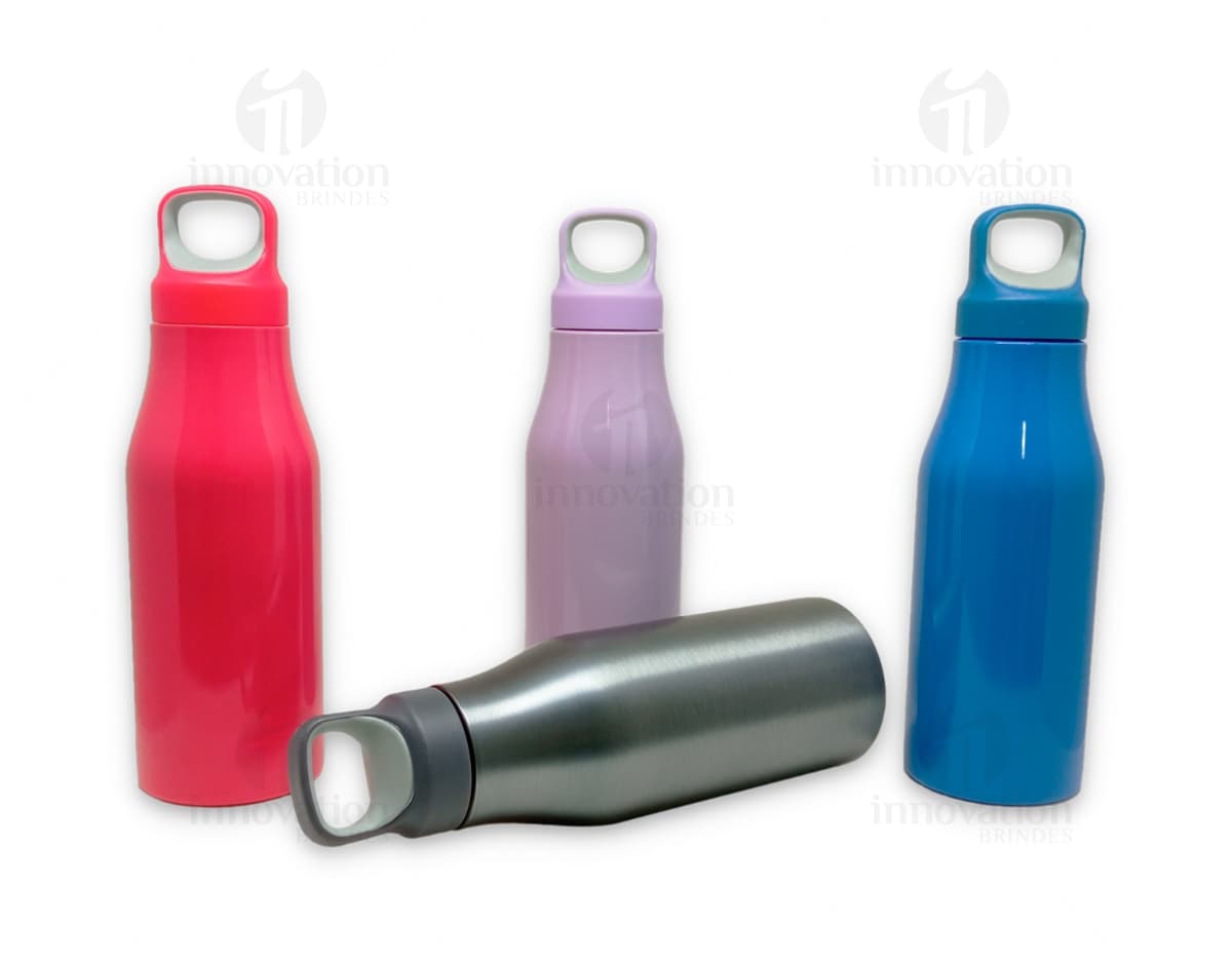 Garrafa Inox 650ml - Prática e moderna, esta garrafa de aço inoxidável é perfeita para manter sua bebida preferida sempre à mão. Seu design clean e resistente a líquidos a torna ideal para atividades esportivas ou uso diário. Aproveite a qualidade e durabilidade deste produto para se manter sempre hidratado. Adquira já a sua garrafa inox 650ml e tenha mais praticidade no seu dia a dia.