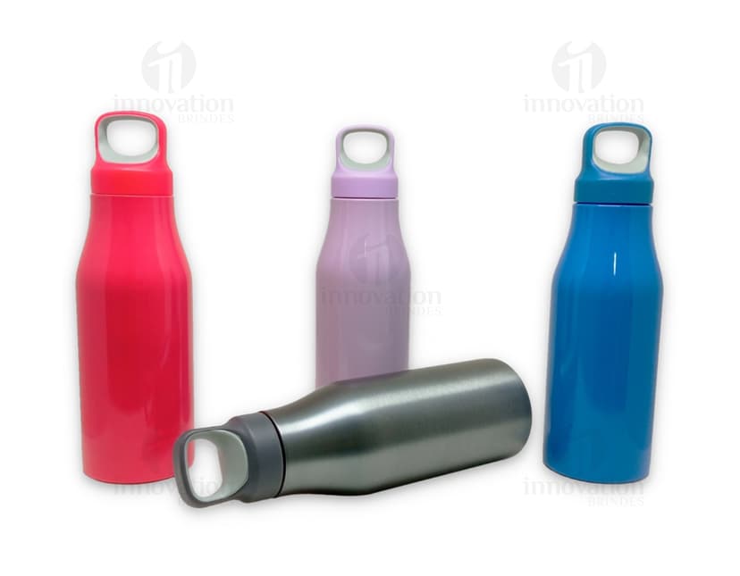 Garrafa Inox 650ml - Prática e moderna, esta garrafa de aço inoxidável é perfeita para manter sua bebida preferida sempre à mão. Seu design clean e resistente a líquidos a torna ideal para atividades esportivas ou uso diário. Aproveite a qualidade e durabilidade deste produto para se manter sempre hidratado. Adquira já a sua garrafa inox 650ml e tenha mais praticidade no seu dia a dia.