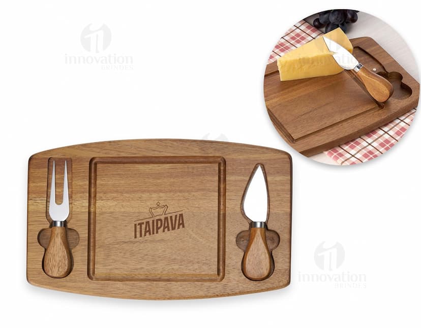 Kit queijo 3 peças em madeira retro e vintage, feito à mão. Perfeito para adicionar um toque de estilo e sofisticação à sua mesa. Conjunto de utensílios de queijo em um design único e exclusivo, ideal para amantes de queijo. Adquira já o seu kit e surpreenda seus convidados!
