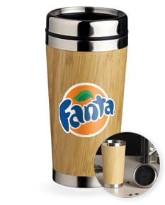Copo de bambu 500ml em cor verde, com tampa de rosca e alça de tecido marrom.