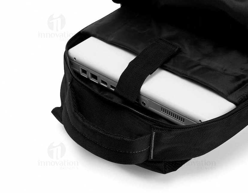 Mochila para notebook de couro moderna, elegante e espaçosa. Ideal para o transporte seguro de equipamentos. Com alças de nylon e alça de mão. Perfeita para o dia a dia no trabalho ou na faculdade. Adquira já a sua!