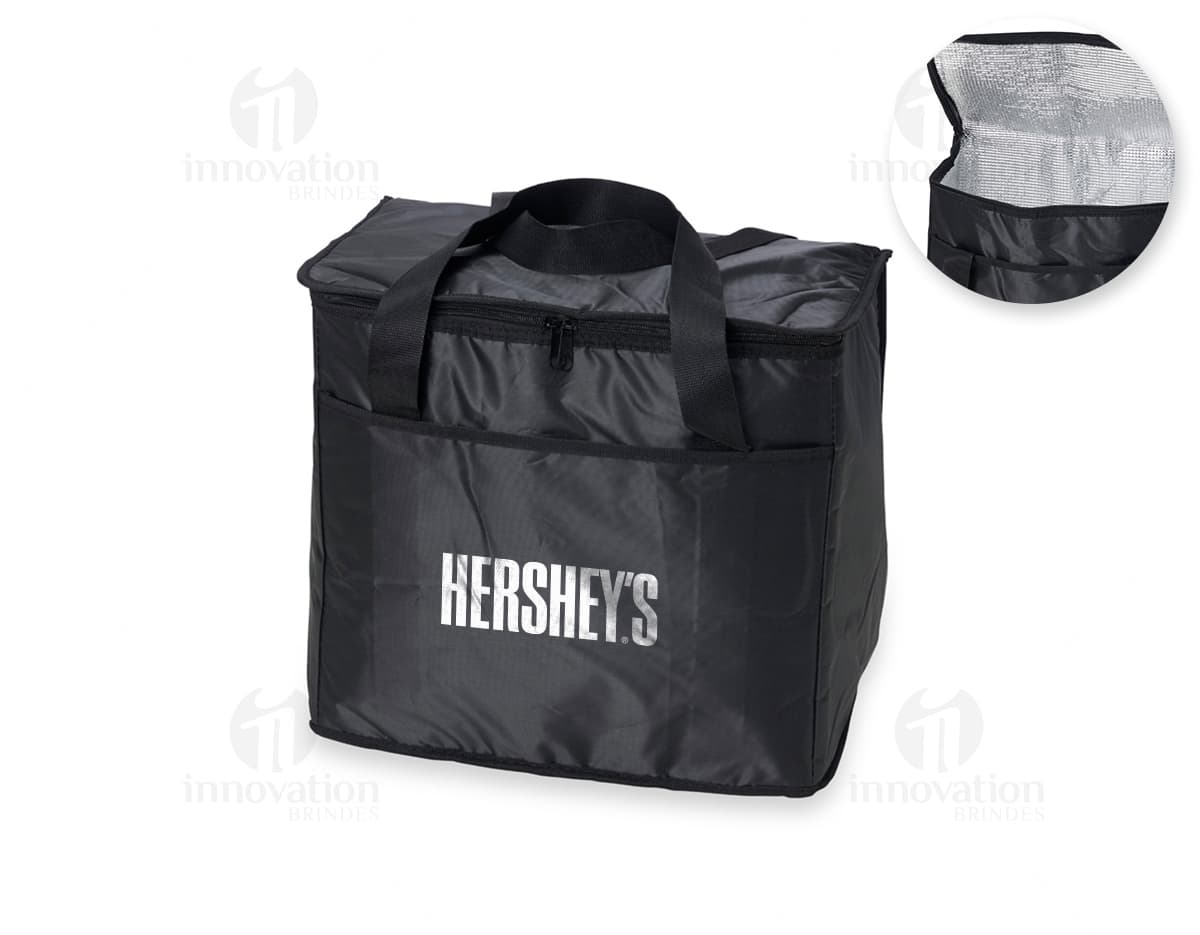 Bolsa térmica 36 litros em couro preto para viagens e lazer. Mantenha seus alimentos frescos e protegidos com esta elegante bolsa de alta qualidade. Ideal para presente de aniversário ou para uso em viagens de negócios. Compre agora e desfrute de estilo e funcionalidade!