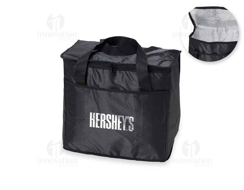 Bolsa térmica 36 litros em couro preto para viagens e lazer. Mantenha seus alimentos frescos e protegidos com esta elegante bolsa de alta qualidade. Ideal para presente de aniversário ou para uso em viagens de negócios. Compre agora e desfrute de estilo e funcionalidade!