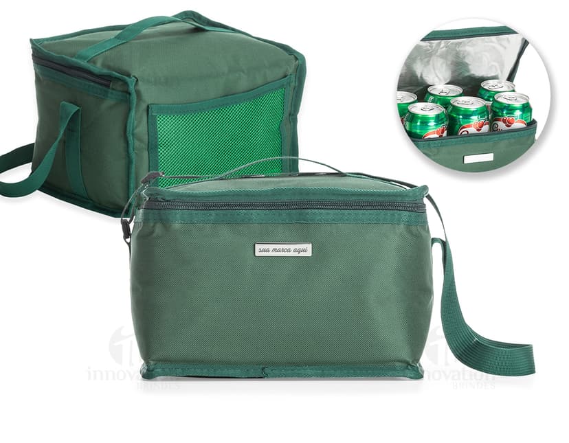 Bolsa térmica de 8 litros, ideal para manter seus alimentos frescos em viagens ou passeios. Confeccionada em couro sintético de alta qualidade, possui alça resistente e zíper para fechamento seguro. Perfeita para levar marmitas, lanches ou bebidas, mantendo tudo na temperatura ideal por mais tempo. Prática e estilosa, essa bolsa térmica é indispensável para quem busca praticidade no dia a dia. Adquira já a sua e esteja sempre preparado para qualquer ocasião!