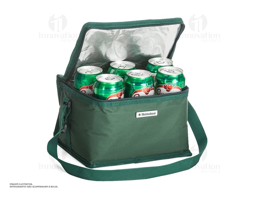Bolsa térmica de 8 litros, ideal para manter seus alimentos frescos durante viagens ou até mesmo no dia a dia. Confeccionada em couro sintético de alta qualidade, possui alça resistente e fecho em zíper. Perfeita para levar marmitas, lanches e bebidas de forma prática e segura. Garanta já a sua! Acesse nosso site e confira essa e outras opções de brindes personalizados.