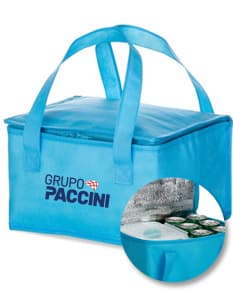 Bolsa térmica de 10 litros feita de TNT com manta térmica. A bolsa possui alça para transporte, é vazia, amarela, elegante, moderna, e pode ser utilizada para manter alimentos ou bebidas na temperatura adequada. Ideal para compras, presentes ou uso pessoal.