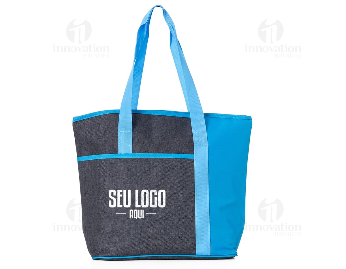 Bolsa térmica de 15 litros, ideal para manter seus alimentos e bebidas sempre frescos e protegidos. Confeccionada em couro sintético de alta qualidade, essa bolsa possui alça resistente e fechamento em zíper. Perfeita para um dia de compras, praia ou viagem, essa bolsa é o acessório perfeito para quem busca praticidade e elegância. Aproveite a promoção e adquira já a sua bolsa térmica de 15 litros! Ideal para ocasiões diversas.