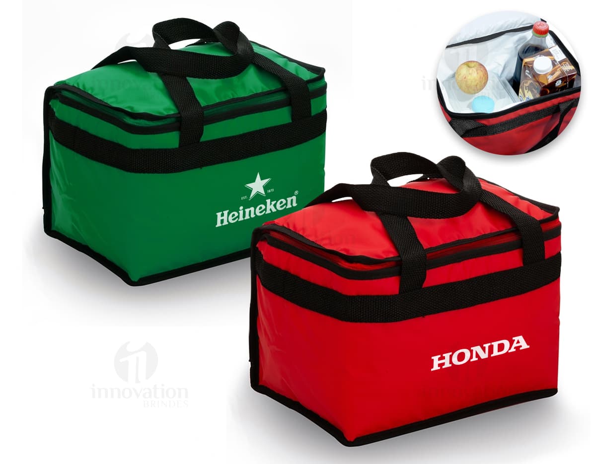 Bolsa térmica bagum 13L soldada na cor preta, vazio, com alça de mão, fecho em zíper, ideal para transportar alimentos e bebidas em ocasiões especiais como festas, aniversários, casamentos e celebrações em geral.
