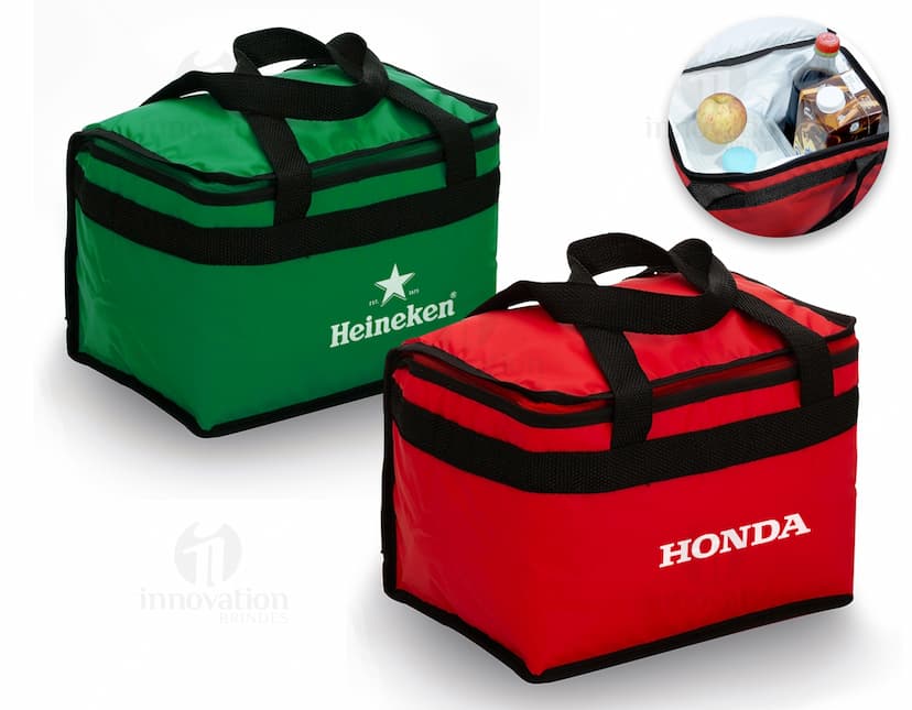 Bolsa térmica bagum 13L soldada na cor preta, vazio, com alça de mão, fecho em zíper, ideal para transportar alimentos e bebidas em ocasiões especiais como festas, aniversários, casamentos e celebrações em geral.
