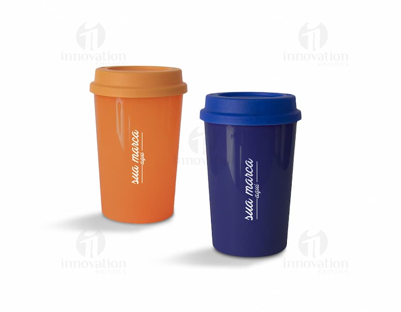 Copo com tampa de 350ml para bebidas quentes ou frias. Design moderno e criativo, ideal para armazenamento e transporte de líquidos. Feito em plástico resistente e reutilizável. Adquira já o seu!