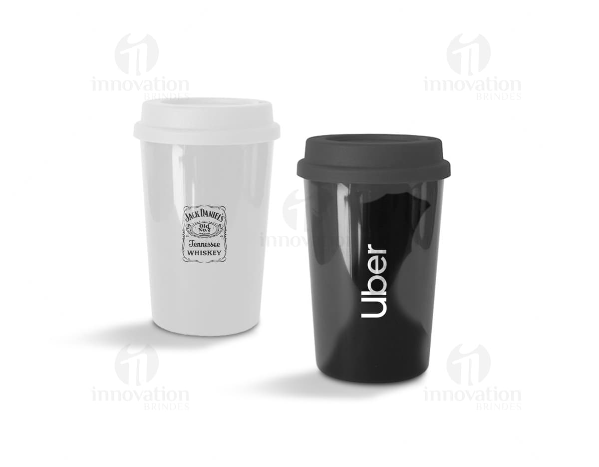 Copo com tampa 350ml em plástico preto, ideal para armazenar bebidas quentes ou frias. Design moderno e prático, perfeito para uso doméstico ou em eventos. Adquira já o seu!