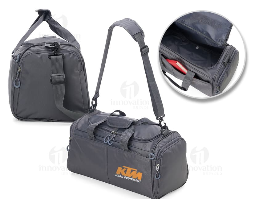 Bolsa Oxford 28 litros em couro genuíno, perfeita para quem busca elegância e praticidade em viagens e no dia a dia. Com alça ajustável, fivela de metal e design moderno, essa bolsa é o acessório ideal para adicionar um toque de glamour ao seu visual. Feita para durar, essa bolsa é o equilíbrio perfeito entre o estilo retro e a sofisticação da era moderna. Adquira já a sua e eleve o seu estilo a um novo patamar. Luxo e qualidade em um só produto!