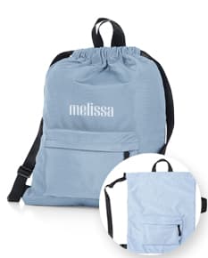 Mochila saco de couro elegante para te acompanhar em todos os momentos. Perfeita para compras ou passeios, essa bolsa prática e versátil é um acessório indispensável. Confeccionada com material de alta qualidade, possui alça ajustável e zíper para garantir segurança. Adquira já a sua e esteja sempre na moda!