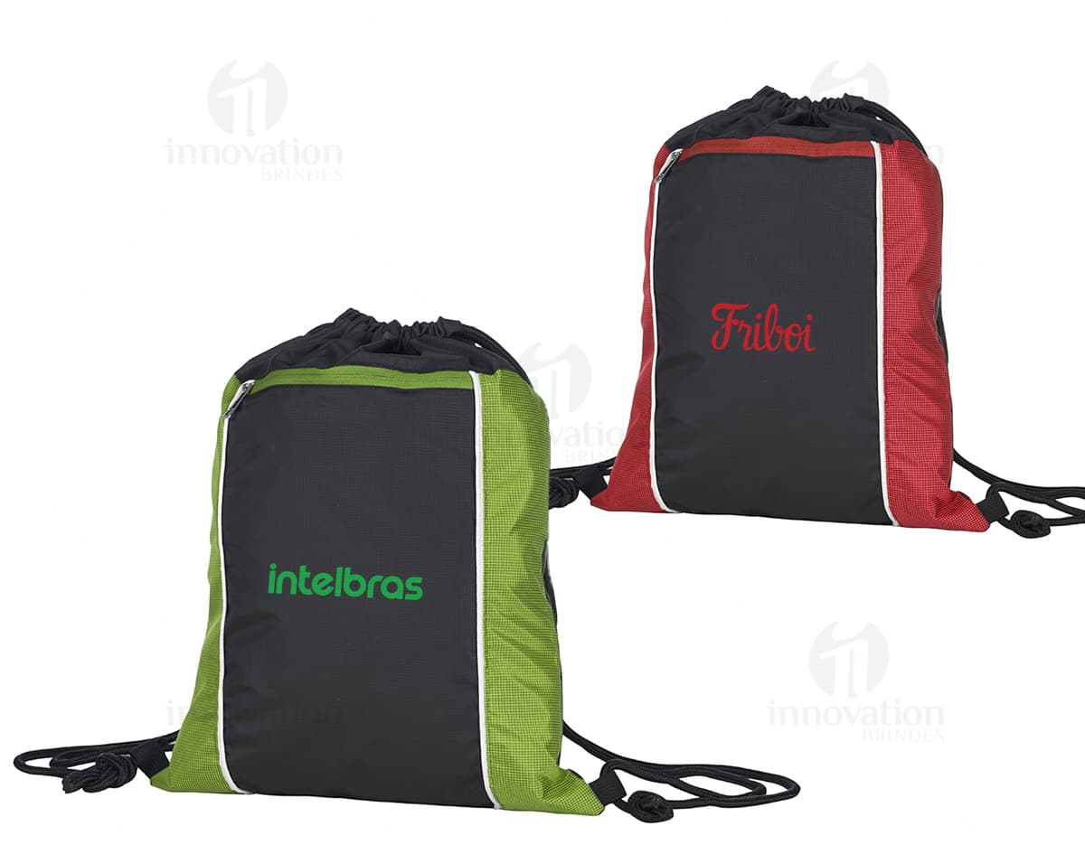 Mochila Saco Impermeável com Zíper em couro preto, moderna e elegante. Perfeita para viagens, negócios, compras e estilo casual. Equipada com alça, bolsos e fecho de zíper para armazenamento seguro. Ideal para homens de sucesso e negócios.