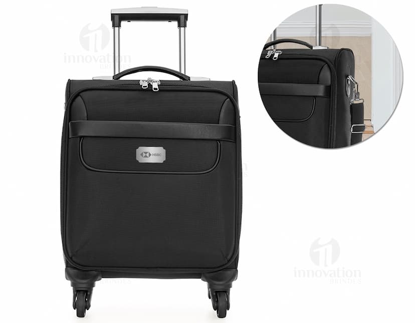 Mala de viagem preta em nylon com rodas de 360º. A mala possui um design moderno, feita de material resistente e durável. Ideal para viagens de negócios, possui espaço interno para transportar equipamentos eletrônicos, dinheiro e objetos pessoais. Se destaca pela praticidade e luxo, sendo uma opção portátil e segura para quem busca conforto e estilo durante suas viagens.