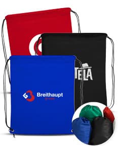 Mochila saco em TNT com alças ajustáveis.