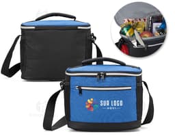 Bolsa térmica de 10 litros com bolsos, em couro na cor preta, com alça e fecho de metal. Ideal para viagens e armazenamento