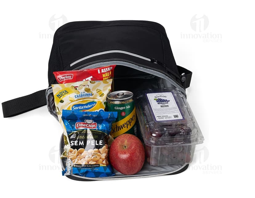 Bolsa térmica de 10 litros com bolsos, em couro na cor preta, com alça e fecho de metal. Ideal para viagens e armazenamento de alimentos e medicamentos. Estilo moderno e elegante, perfeito para negócios e lazer. Acabamento de luxo e bolsos para melhor organização.