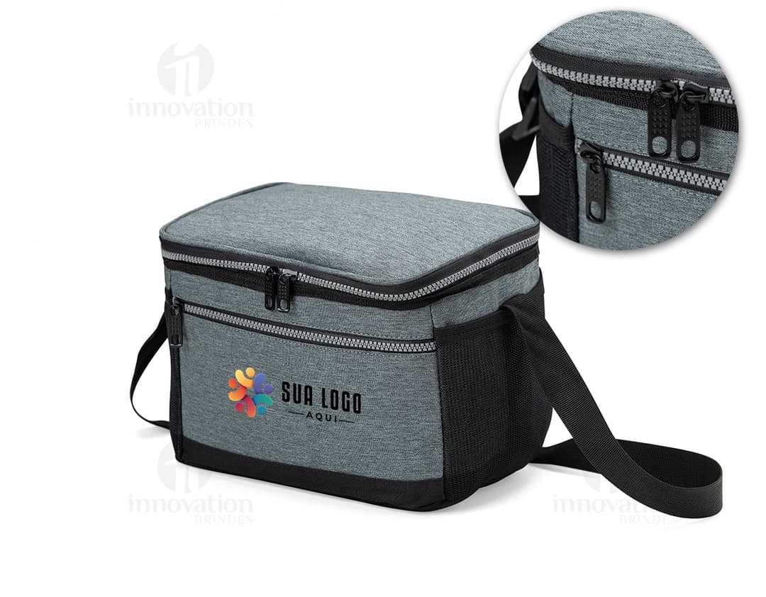 Bolsa térmica 10 litros preta, ideal para transportar seus alimentos com praticidade e estilo. Fabricada em material