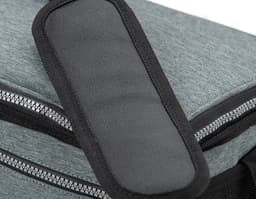 Bolsa Térmica 10 litros em couro sintético preto, ideal para transportar equipamentos eletrônicos ou fotográficos com